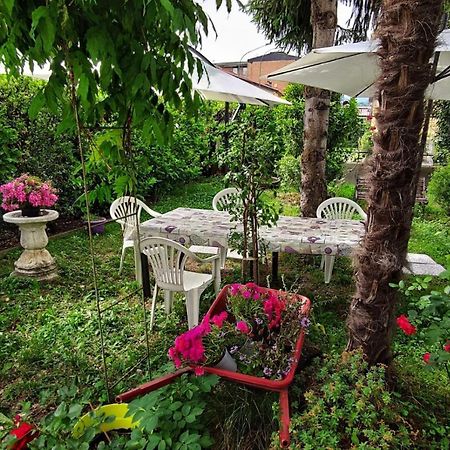 Villa Da Simona- Casa 4 Posti Letto + 4 Aggiuntivi Arona Exterior foto