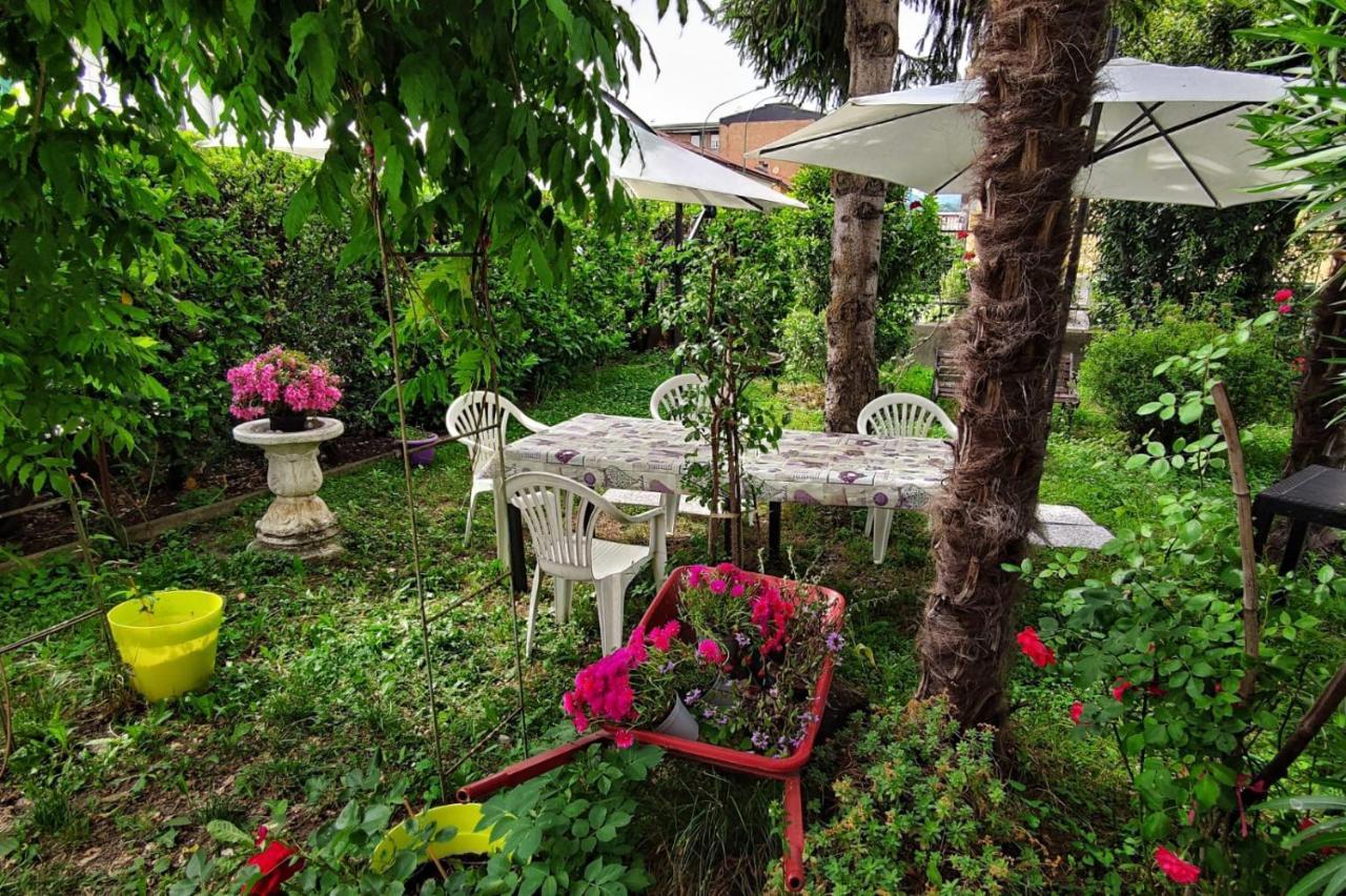 Villa Da Simona- Casa 4 Posti Letto + 4 Aggiuntivi Arona Exterior foto